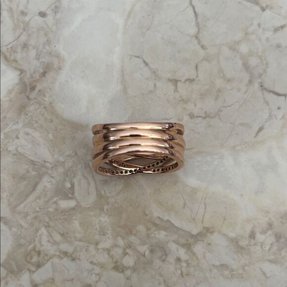 Pandora Sparkling & Polished Lines Ring
14K Rose Gold Plated - Picture 7 of 11